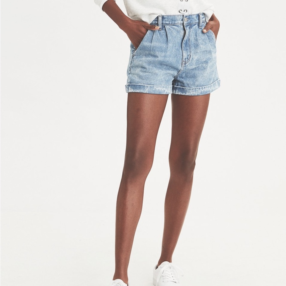 AE Pleated Mom Shorts
